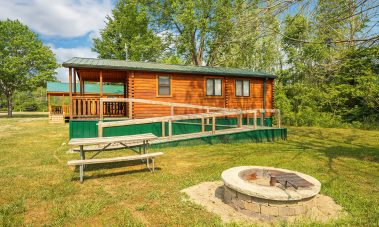 cabin 4 exterior firepit and picnic table