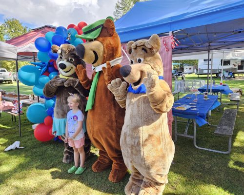 Cindy Bear, Boo Boo Bear™ and Yogi Bear™ with friends